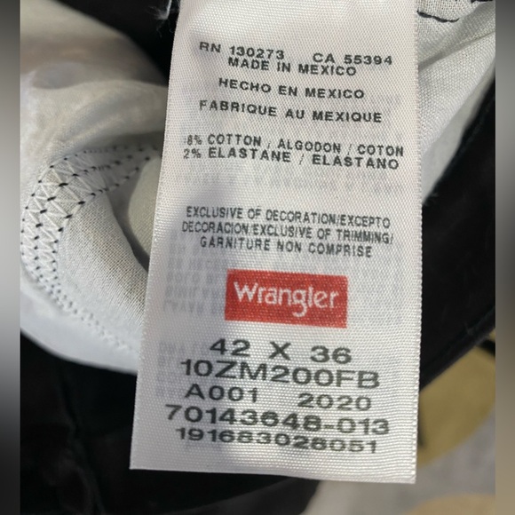 Wrangler Authentics Mens Black Relaxed Fit Straight Leg Jeans Size 42x36 NWT - Picture 8 of 8